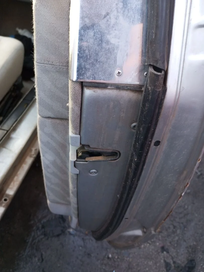 Foto de CERRADURA PUERTA DELANTERA DERECHA MERCEDES-BENZ CLK (BM 208) COUPE 2.0 Compresor CAT (163 CV / 120 KW)