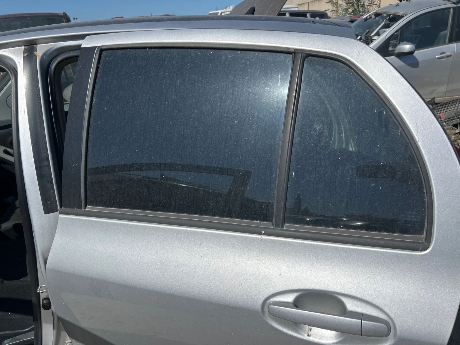 Foto de LUNA TRASERA IZQUIERDA TOYOTA YARIS (KSP9/SCP9/NLP9) 1.3 16V CAT (101 CV / 74 KW) referencia 681400D071