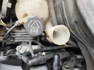 Foto de DEPOSITO LIMPIA PEUGEOT 207 CC CABRIO-COUPÉ 1.6 16V (120 CV / 88 KW)