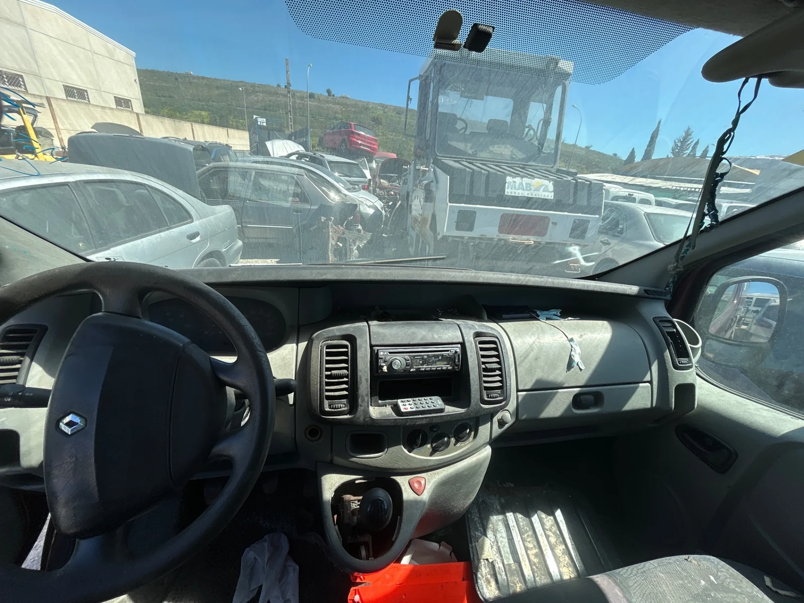 Foto de SALPICADERO RENAULT TRAFIC II FURGÓN 2.5 dCi Diesel CAT (135 CV / 99 KW) referencia 8200506734