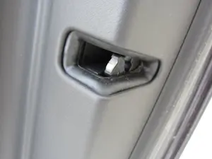 Foto de CERRADURA PUERTA TRASERA IZQUIERDA AUDI A6 BERLINA (4F2) 4.2 V8 40V (335 CV / 246 KW)