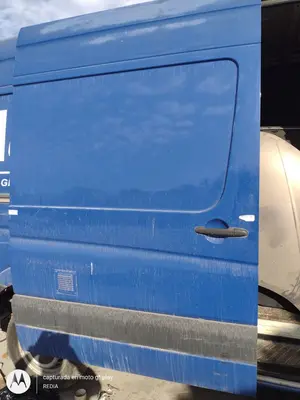 Foto de PUERTA TRASERA IZQUIERDA VOLKSWAGEN CRAFTER FURGÓN (2E) 2.5 TDI DPF (109 CV / 80 KW)
