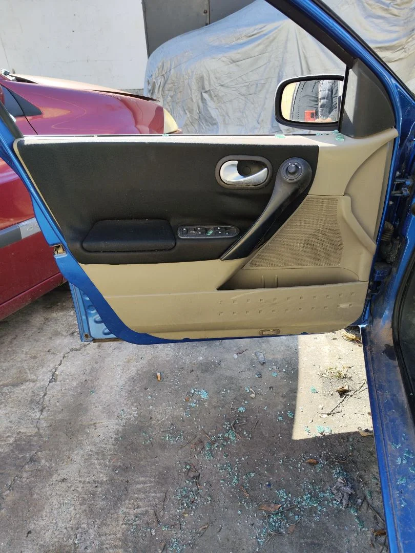 Foto de GUARNECIDO PUERTA DELANTERA IZQUIERDA RENAULT MEGANE II BERLINA 5P 1.5 dCi Diesel (101 CV / 74 KW)