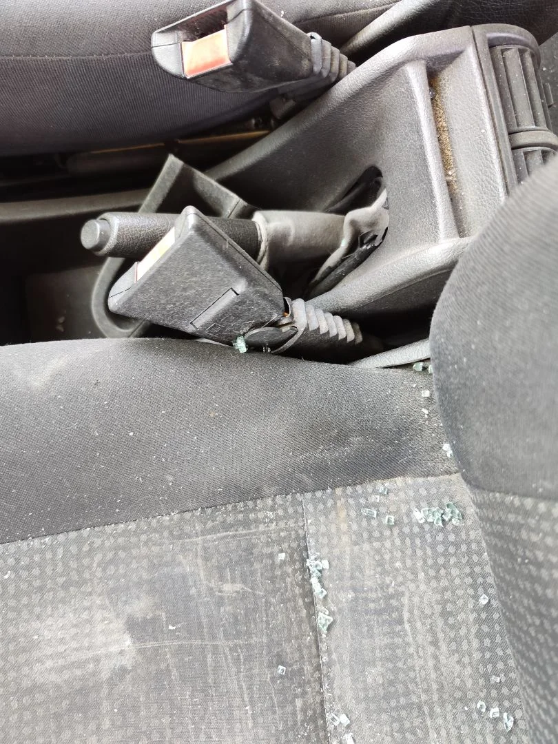 Foto de ENGANCHE CINTURON DELANTERO IZQUIERDO OPEL ZAFIRA A 1.6 16V (101 CV / 74 KW)