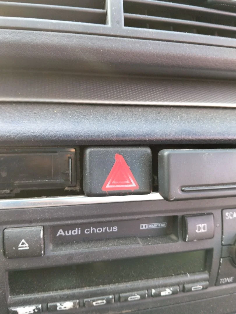 Foto de WARNING AUDI A4 BERLINA (8E) 1.9 TDI (131 CV / 96 KW)