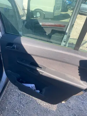 Foto de GUARNECIDO PUERTA TRASERA DERECHA OPEL ZAFIRA B 1.9 CDTI (120 CV / 88 KW) referencia 13165295
