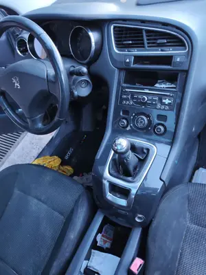 Foto de CONSOLA CENTRAL PEUGEOT 5008 1.6 HDi FAP CAT (9HZ / DV6TED4) (109 CV / 80 KW) foto 1