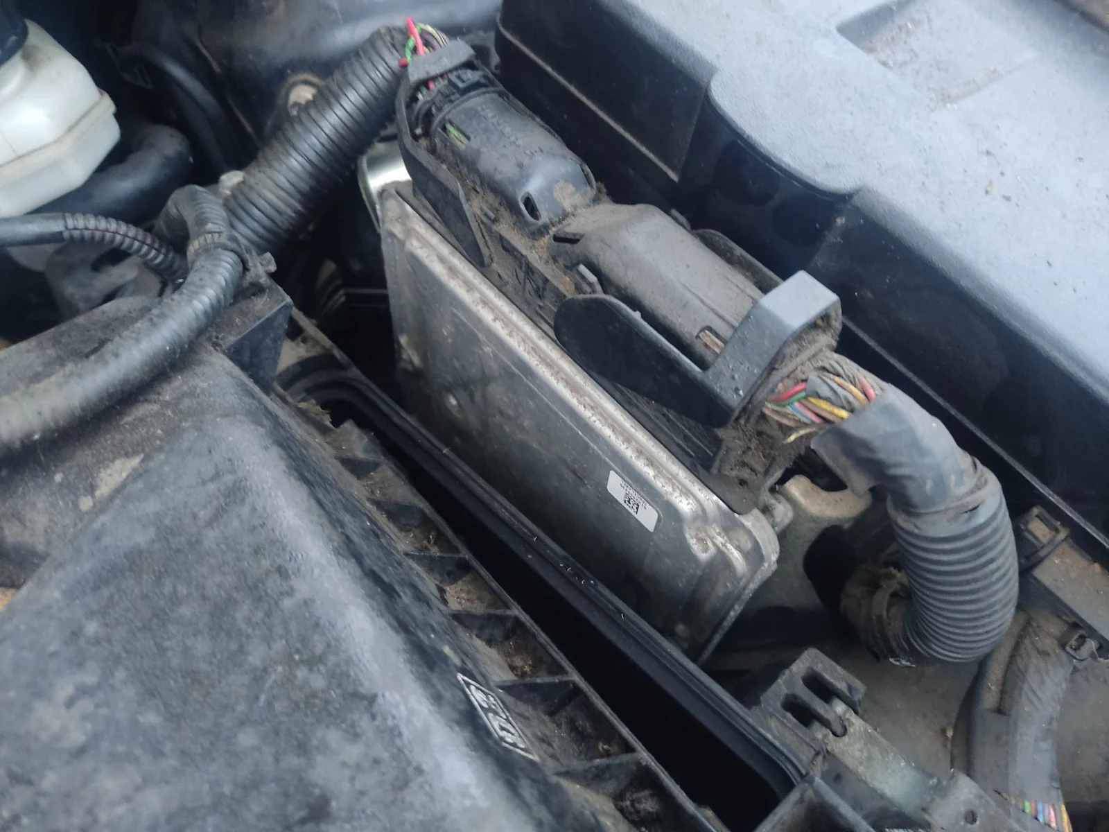 Foto de CENTRALITA MOTOR UCE TOYOTA COROLLA (E15) 1.4 Turbodiesel CAT (90 CV / 66 KW) referencia 8966112B91