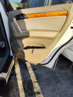 Foto de GUARNECIDO PUERTA TRASERA DERECHA AUDI Q7 (4L) 3.0 V6 24V TDI (233 CV / 171 KW)