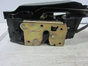Foto de CERRADURA PUERTA DELANTERA IZQUIERDA FORD FOCUS BERLINA (CAK) 1.8 TDCi Turbodiesel CAT (116 CV / 85 KW) referencia 383242A foto 4