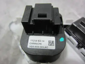 Foto de MANDO MULTIFUNCION VOLKSWAGEN GOLF VII BERLINA (BQ1/BE2) 1.6 TDI (116 CV / 85 KW) referencia 5G0959565AC foto 5