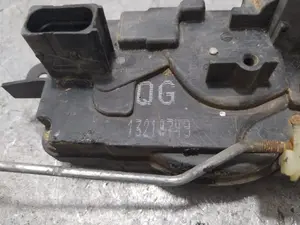Foto de CERRADURA PUERTA DELANTERA DERECHA OPEL ZAFIRA B 1.7 16V CDTI (110 CV / 81 KW) referencia 13210749 foto 3