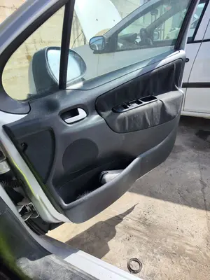 Foto de ELEVALUNAS DELANTERO DERECHO PEUGEOT 207 1.6 16V HDi (90 CV / 66 KW) referencia 9222W9
