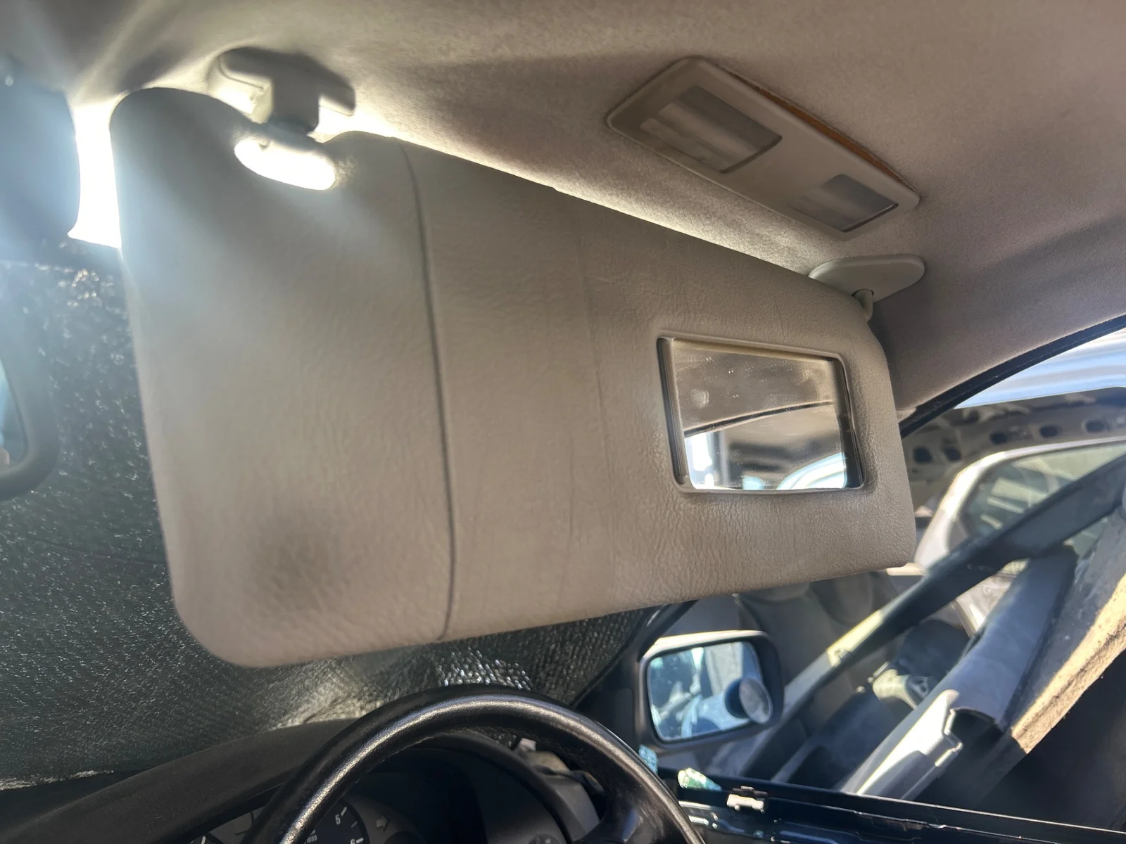 Foto de PARASOL DERECHO BMW SERIE 5 TOURING (E39) 2.0 24V (150 CV / 110 KW)