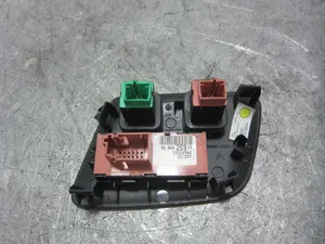 Foto de MANDO MULTIFUNCION CITROEN C4 BERLINA 1.6 HDi FAP (112 CV / 82 KW) referencia 00048757 foto 6