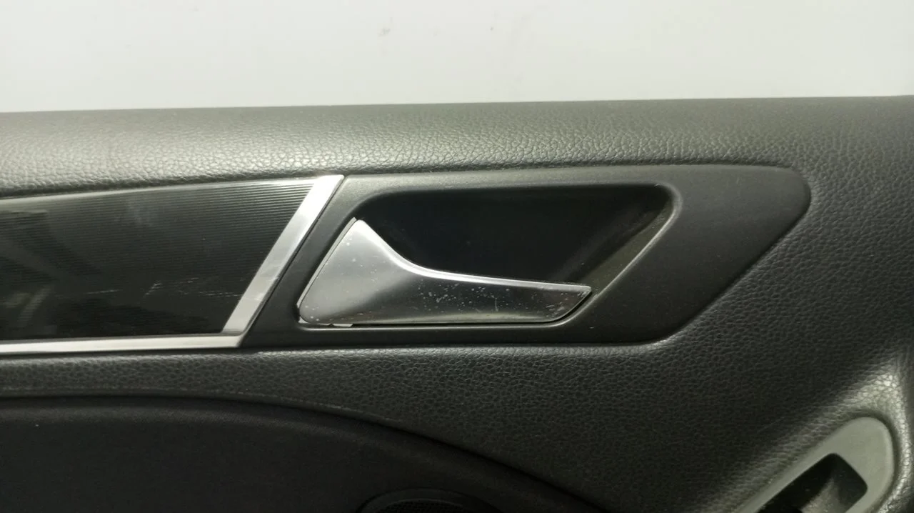 Foto de MANETA INTERIOR TRASERA IZQUIERDA VOLKSWAGEN GOLF VI (5K1)(10.2008) 2.0 TDI DPF (170 CV / 125 KW) referencia 1K5837113