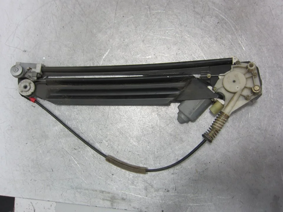 Foto de ELEVALUNAS TRASERO DERECHO BMW SERIE 5 BERLINA (E39) 3.0 24V Turbodiesel CAT (184 CV / 135 KW) referencia 8252430