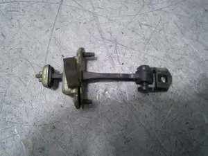 Foto de RETENEDOR PUERTA PEUGEOT 407 2.0 16V HDi FAP CAT (RHR / DW10BTED4) (136 CV / 100 KW) foto 2