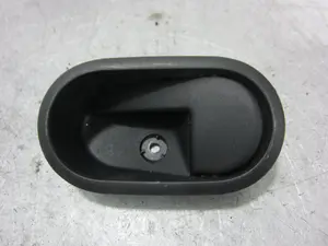 Foto de MANETA INTERIOR TRASERA IZQUIERDA FORD FIESTA (CBK) 1.3 CAT (69 CV / 51 KW) referencia 6S61A22601AAW