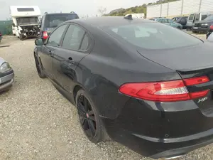 Foto de PUERTA TRASERA IZQUIERDA JAGUAR XF 3.0 V6 Diesel CAT (241 CV / 177 KW) referencia C2Z  2014