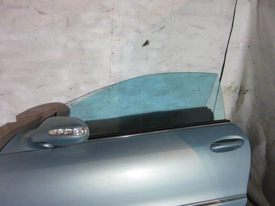 Foto de LUNA DELANTERA IZQUIERDA MERCEDES-BENZ CLK (BM 209) CABRIO 3.2 V6 18V CAT (218 CV / 160 KW) referencia 43R001026