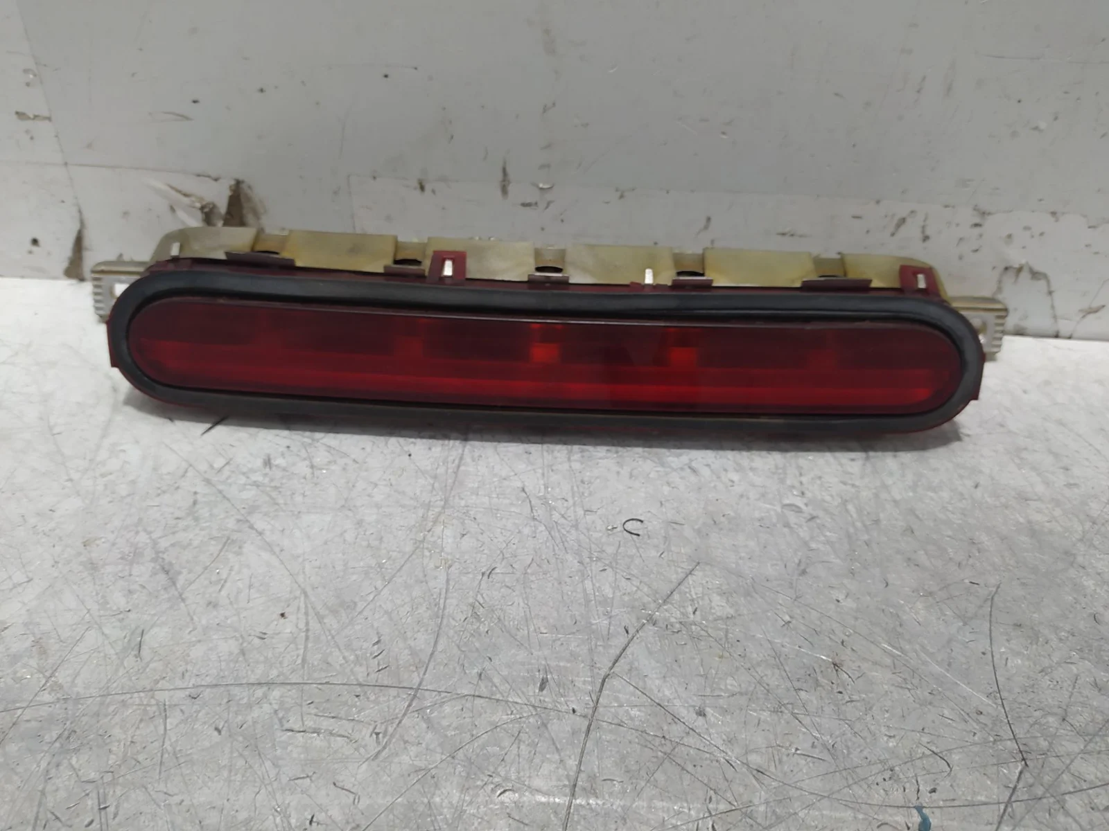 Foto de LUZ CENTRAL DE FRENO TOYOTA COROLLA VERSO (R1) 2.2 Turbodiesel CAT (136 CV / 100 KW) referencia 815700F011