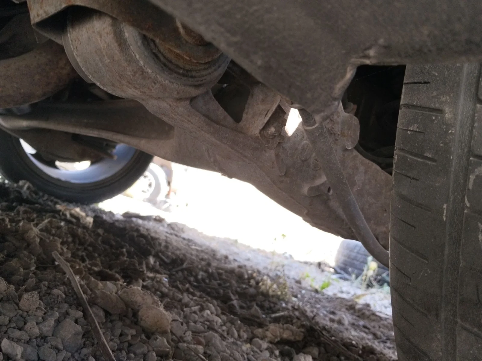 Foto de BRAZO SUSPENSION TRASERO IZQUIERDO OPEL ASTRA H GTC 1.9 CDTI (120 CV / 88 KW)