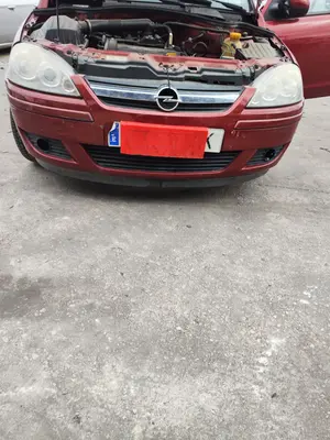 Foto de PARAGOLPES DELANTERO OPEL CORSA C 1.2 16V CAT (Z 12 XEP / LB4) (80 CV / 59 KW)