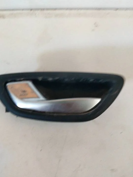 Foto de MANETA INTERIOR TRASERA IZQUIERDA RENAULT MEGANE IV BERLINA 5P referencia 806718801R
