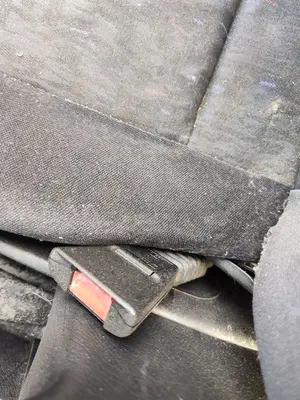 Foto de ENGANCHE CINTURON DELANTERO DERECHO OPEL VECTRA B BERLINA 2.0 DTI (101 CV / 74 KW)