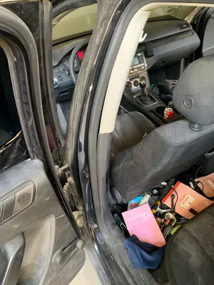 Foto de GOMAS CONTORNO PUERTA VOLKSWAGEN PASSAT VARIANT (3C5) 2.0 TDI (140 CV / 103 KW) referencia 3AF837644 foto 3