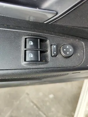 Foto de MANDO ELEVALUNAS DELANTERO IZQUIERDO FIAT GRANDE PUNTO (199) 1.4  (95 CV / 70 KW)