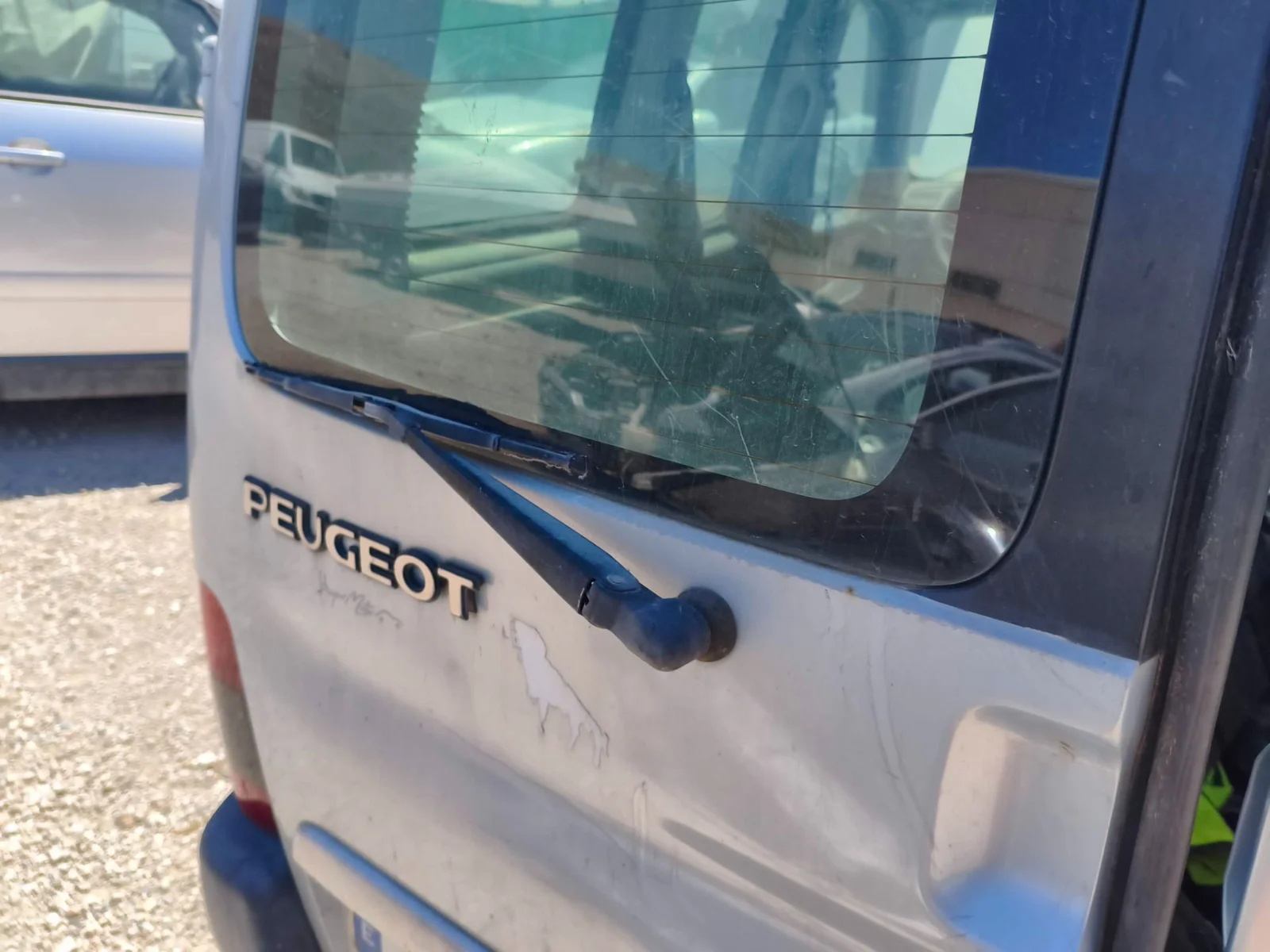 Foto de MOTOR LIMPIA TRASERO PEUGEOT PARTNER (S1)(07.1996) 1.9 Diesel (69 CV / 51 KW)