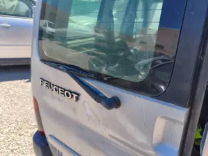 Foto de MOTOR LIMPIA TRASERO PEUGEOT PARTNER (S1)(07.1996) 1.9 Diesel (69 CV / 51 KW)