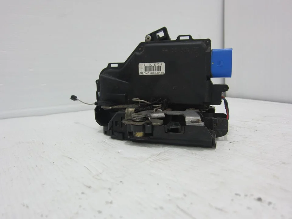 Foto de CERRADURA PUERTA DELANTERA DERECHA SEAT TOLEDO (5P2) 1.9 TDI (105 CV / 77 KW) referencia 3D1837016