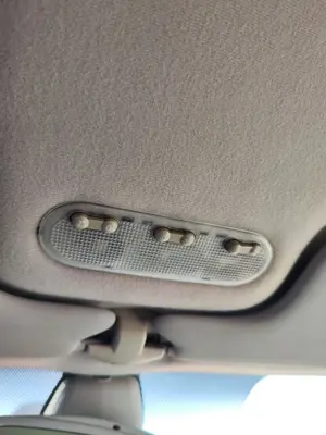 Foto de LUZ INTERIOR RENAULT MEGANE II BERLINA 3P 1.9 dCi Diesel (120 CV / 88 KW) referencia 264306391R
