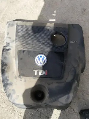 Foto de TAPA MOTOR VOLKSWAGEN GOLF IV BERLINA (1J1)(10.1997) 1.9 TDI (101 CV / 74 KW)