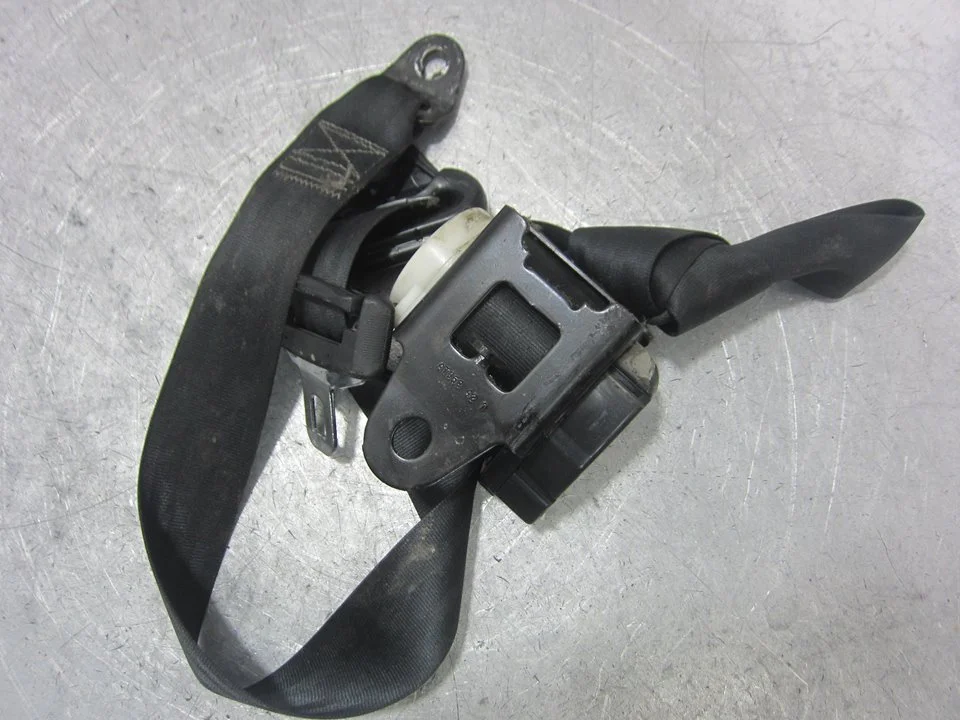 Foto de CINTURON SEGURIDAD TRASERO DERECHO CHRYSLER VOYAGER (RG) 2.8 CRD CAT (150 CV / 110 KW) referencia P04680194AE