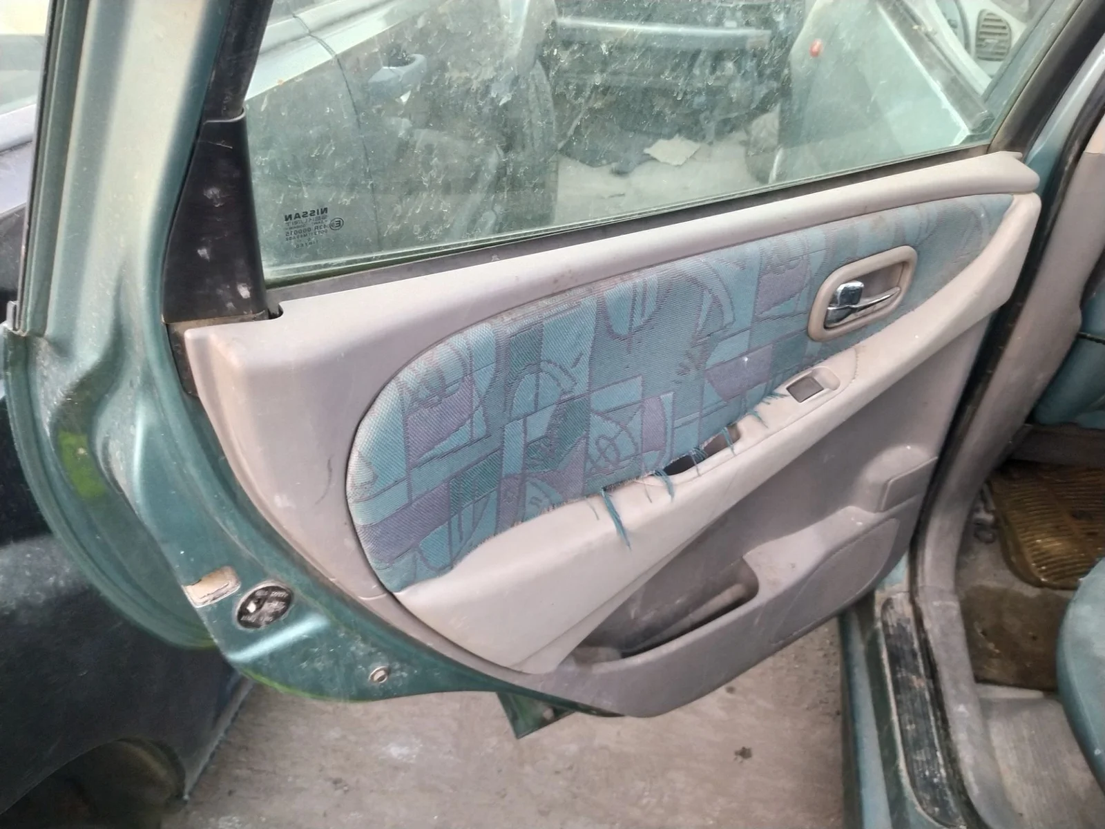Foto de GUARNECIDO PUERTA TRASERA IZQUIERDA NISSAN ALMERA TINO (V10M) 1.8 16V CAT (114 CV / 84 KW) referencia 82901BU700