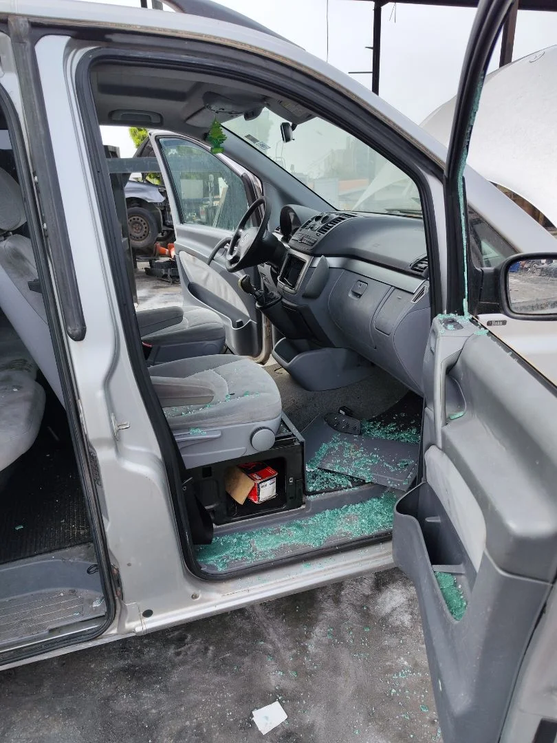 Foto de GOMAS CONTORNO PUERTA MERCEDES-BENZ VIANO (639) 2.1 CDI CAT (150 CV / 110 KW)
