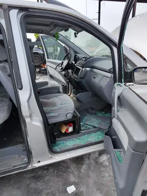 Foto de GOMAS CONTORNO PUERTA MERCEDES-BENZ VIANO (639) 2.1 CDI CAT (150 CV / 110 KW)