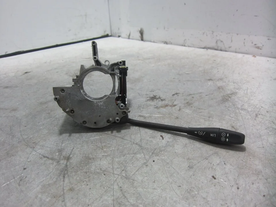 Foto de MANDO CONTROL CRUCERO MERCEDES-BENZ CLS (BM 219) 5.0 V8 24V CAT (306 CV / 225 KW) referencia A1715402445