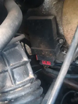 Foto de CAJA RELES / FUSIBLES CITROEN JUMPER FURGÓN 2.5 Diesel (86 CV / 63 KW)