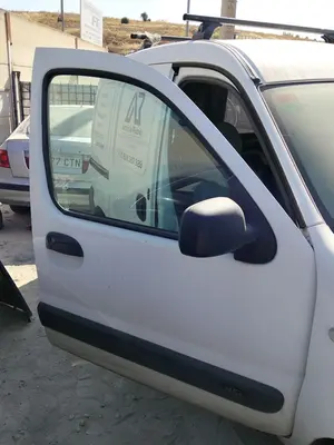Foto de PUERTA DELANTERA DERECHA RENAULT KANGOO I (F/KC0) 1.9 dCi Diesel CAT (84 CV / 62 KW)