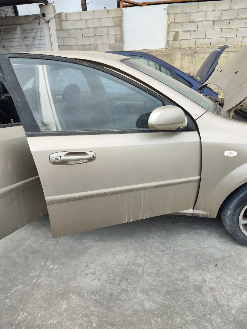 Foto de PUERTA DELANTERA DERECHA CHEVROLET LACETTI 1.6 CAT (109 CV / 80 KW) referencia 96547852