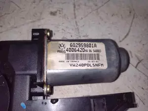 Foto de MOTOR ELEVALUNAS DELANTERO DERECHO VOLKSWAGEN POLO IV (9N1) 1.9 SDI (64 CV / 47 KW) referencia 6Q2959801A foto 3