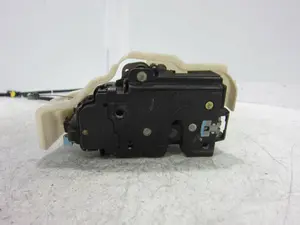 Foto de CERRADURA PUERTA TRASERA DERECHA VOLKSWAGEN GOLF PLUS V (5M1) 1.9 TDI (105 CV / 77 KW) foto 3