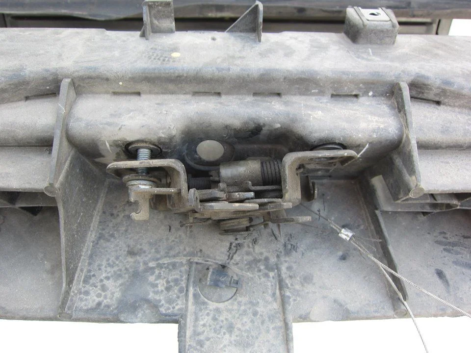Foto de CERRADURA CAPO RENAULT TRAFIC III FURGÓN 1.6 dCi Diesel Energy (120 CV / 88 KW)