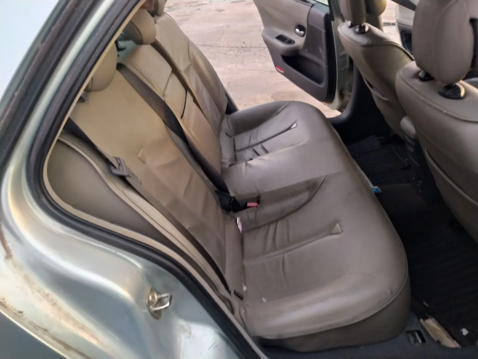 Foto de ENGANCHE CINTURON TRASERO CENTRAL RENAULT LAGUNA II (BG0) 2.2 dCi Turbodiesel (150 CV / 110 KW)