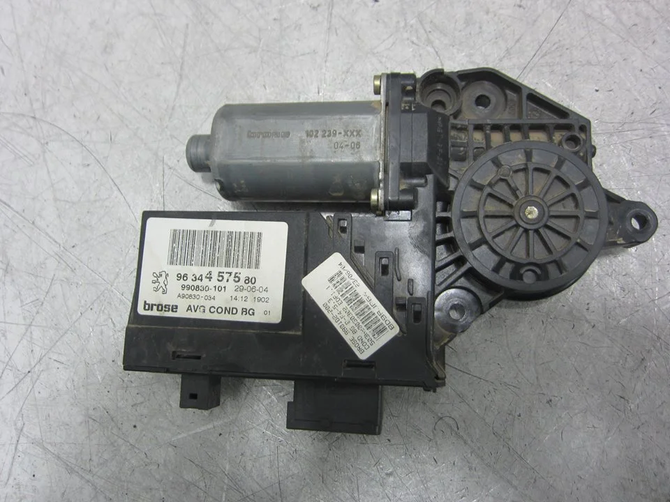 Foto de MOTOR ELEVALUNAS DELANTERO IZQUIERDO PEUGEOT 307 BREAK / SW (S1)(04.2002) 1.6 HDi (109 CV / 80 KW) referencia 9634457480